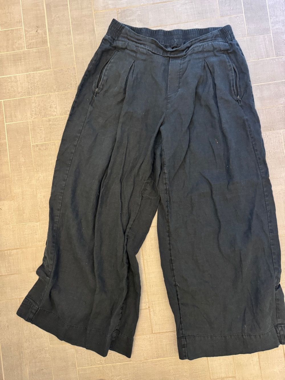 Women’s Athleta  Black Wide-Leg and Pleated linen Casual Pants size 10